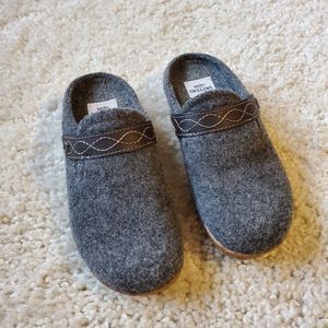 Earth Origins Jaylen Clog Shoes Size 7 Grey